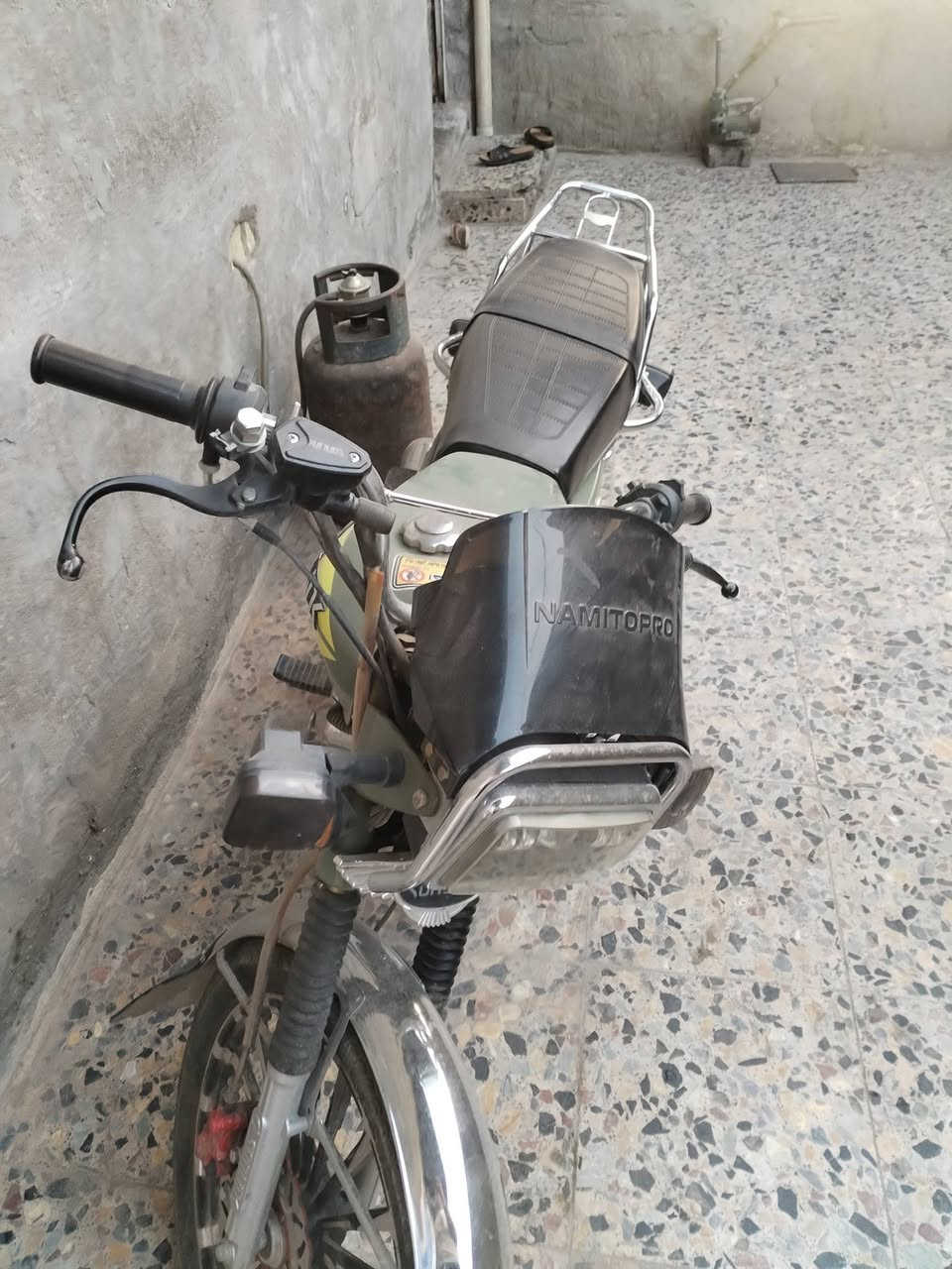 سلام عليكم دراجه للبيع سونك موديل25 مكينه كير مكفوله شلعه معدل ورقه كامله المكان شعله الرقم***********سعر 850 وبيه مجاا
