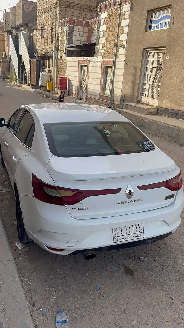 بيع مستعجل السعر 75 ورقه اذا عندك اقل لا تتصل رينو ميكان 2020 جانت اقصاد وصارت حره باسمي تحويل ثاني يوم بيهه شخوط بصفحة الصدر مثل ما موضح بالصور وبارد بجهة الصندوق وكم مكان وماشيه اكثر من 200 السيارة على ايدي محرك وكير مكفولات هزه جديده ورقمها دولي 
 *********** / *********** البصرة, العراق

