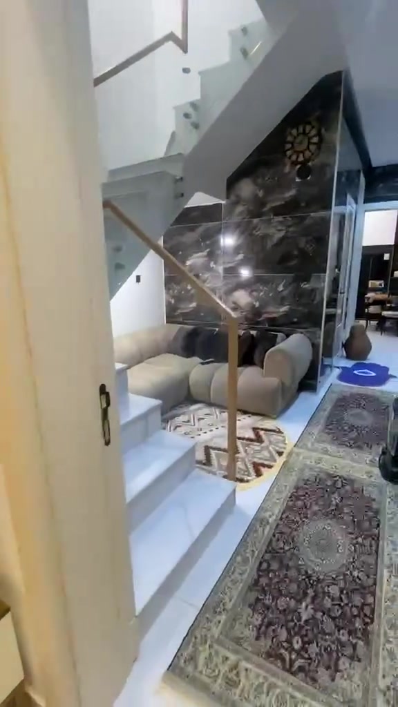 بيت ٥٢ متر  بمنطقة حي سومر مافذ علشراعين قريب عشارع عريض
بيت درجه اولى وشغل درجه اولى كما موضح في الفديو 

***********
