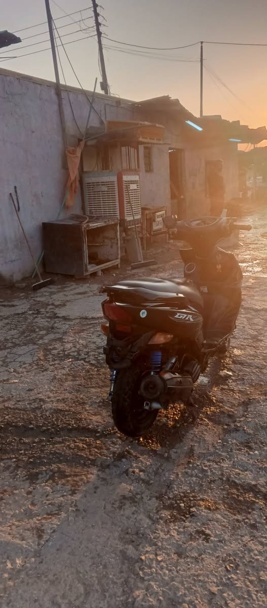 السلام عليكم ورحمه الله دراجه للبيع او مراوس مكينه رمبه سعر البيع 500 وبيها مجال بسيطدمكاني بغداد رقم الهاتف+ ***********
