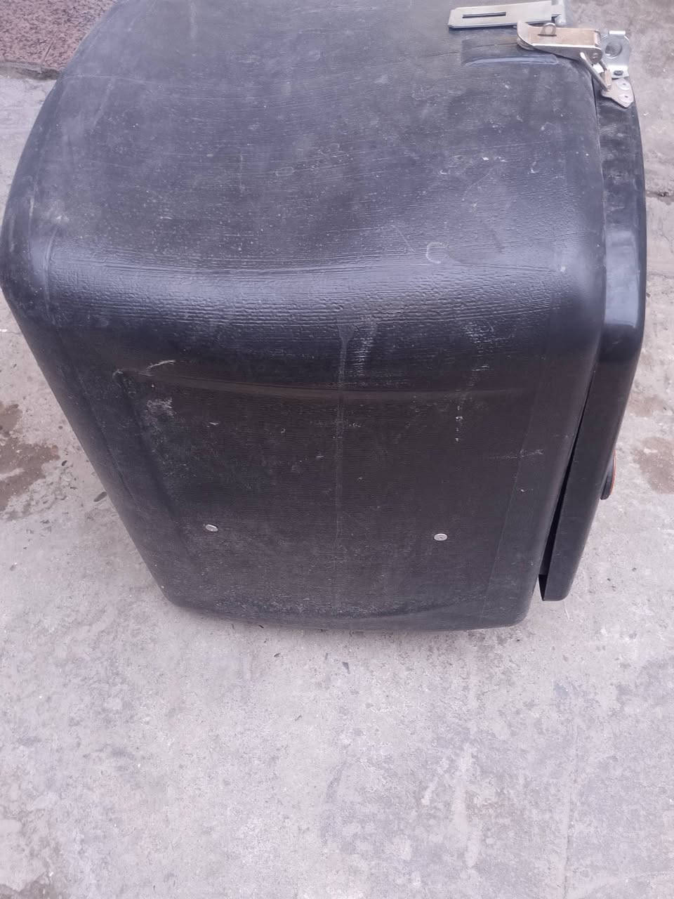 صندوك حجم كبير مستخدم شهر واحد عوزه بس غسله وبي نقص سبرنكه وحده ب30الف مكاني الشعب ***********
