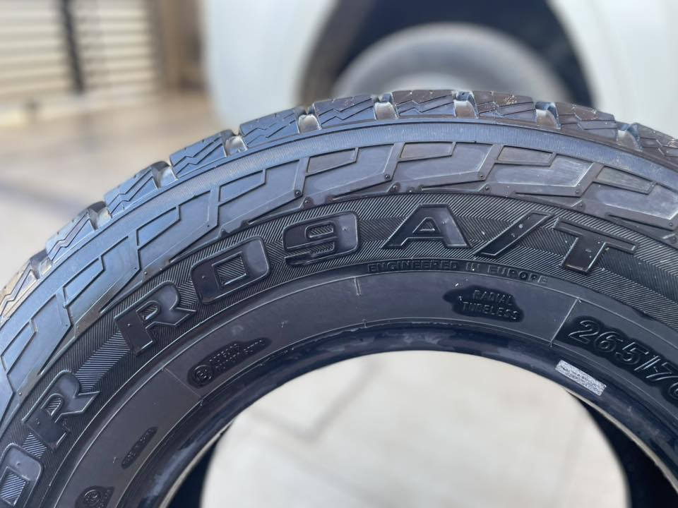 سلام عليكم 
تخم كامل جبلي 
A/T
انتاج 24 
صيني (باله جديد )
بدون ركعه ولا اي شي جديد 
الحجم (265/70R16)
السعر 300 الف 🔒
عنوان ديالى وماعندي توصيل 
***********
