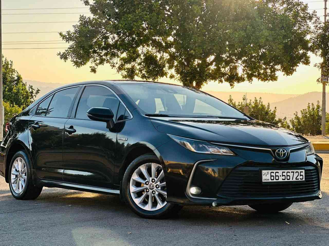 تويوتا كورلا موديل 2022هايبرد 
بسعر :16.500

0796960853
 الفحص 7 جيد

مع تشيك بشكل دوري

 المواصفات الفنية:
تحديد مسرب
• محرك 1.8 لتر – 4 سلندر – 16 صمام – VVT-i
• قوة 142 حصان / 6000 دورة بالدقيقة
• ناقل حركة أوتوماتيكي CVT – 7 سرعات
• نظام دفع أمامي
• استهلاك اقتصادي: تقريبا 450 بالتنكه

 أنظمة السلامة:

• ABS – EBD – BA
• VSC – TRC – TPMS
• وسائد هوائية أمامية للسائق والراكب
 المواصفات الداخلية والخارجية:
• مرايا جانبية كهربائية مع إشارات انعطاف
• نوافذ كهربائية أمامية وخلفية
• قفل مركزي + ريموت كنترول
• مكيف هواء يدوي
• راديو AM/FM + CD + USB + AUX
• عجلة قيادة قابلة للإمالة والتعديل
• 0796960853
السعر :16.500


**إذا كنت صاحب هذا الإعلان وتريد حذفه لأي سبب، رجاءا أرسل رسالة إلى الدعم الفني**