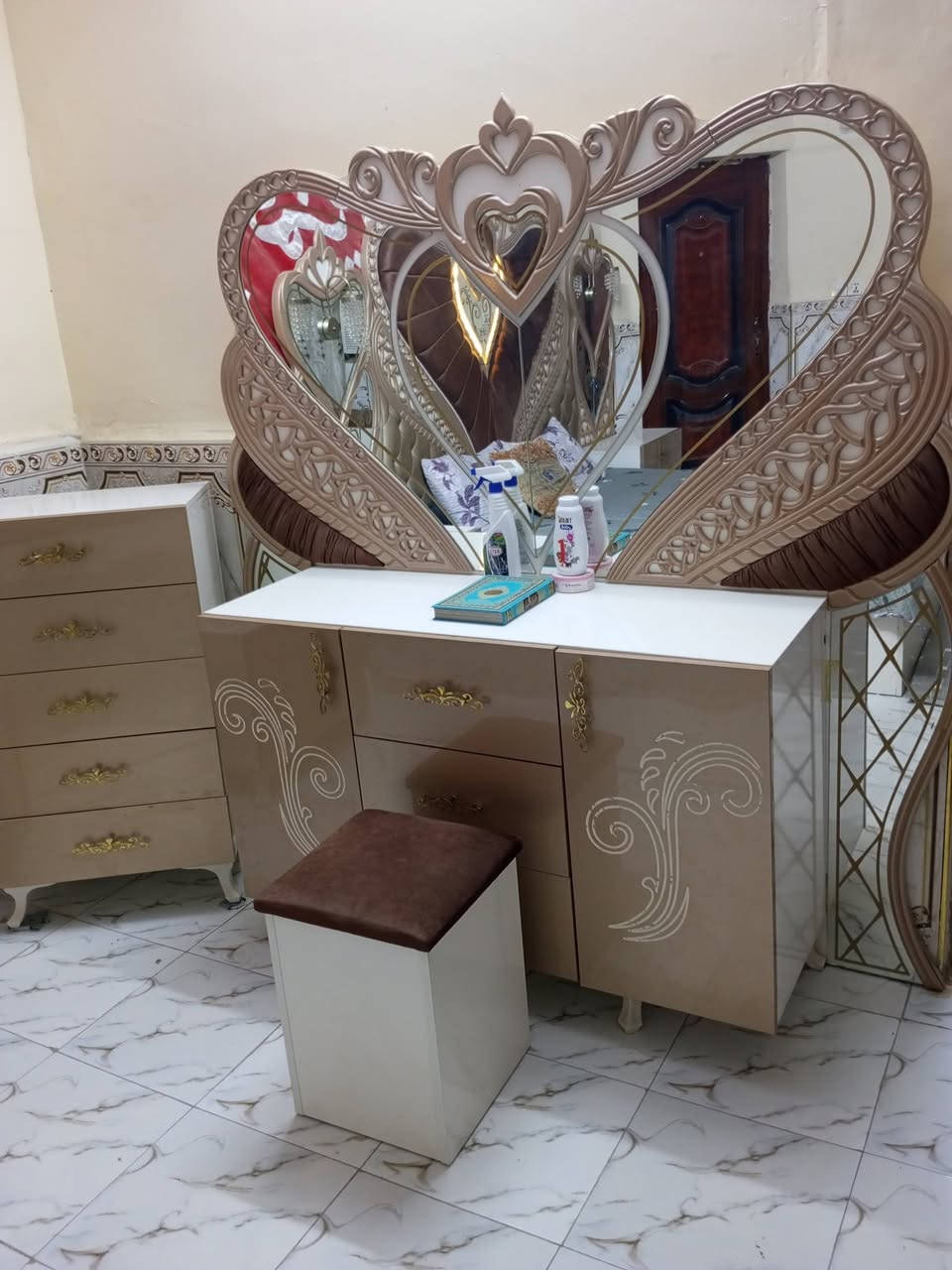 آلُـۜسـۨۚ(✋)ــِۖلُأمٌ ؏ـليۜـ(💜)ـكـۜم غرفه 🇹🇷تركي متكونه 9قطع نضافة ميه بل ميه  اي استفسار خاص او انتصال عل رقم ***********بي وتساب
