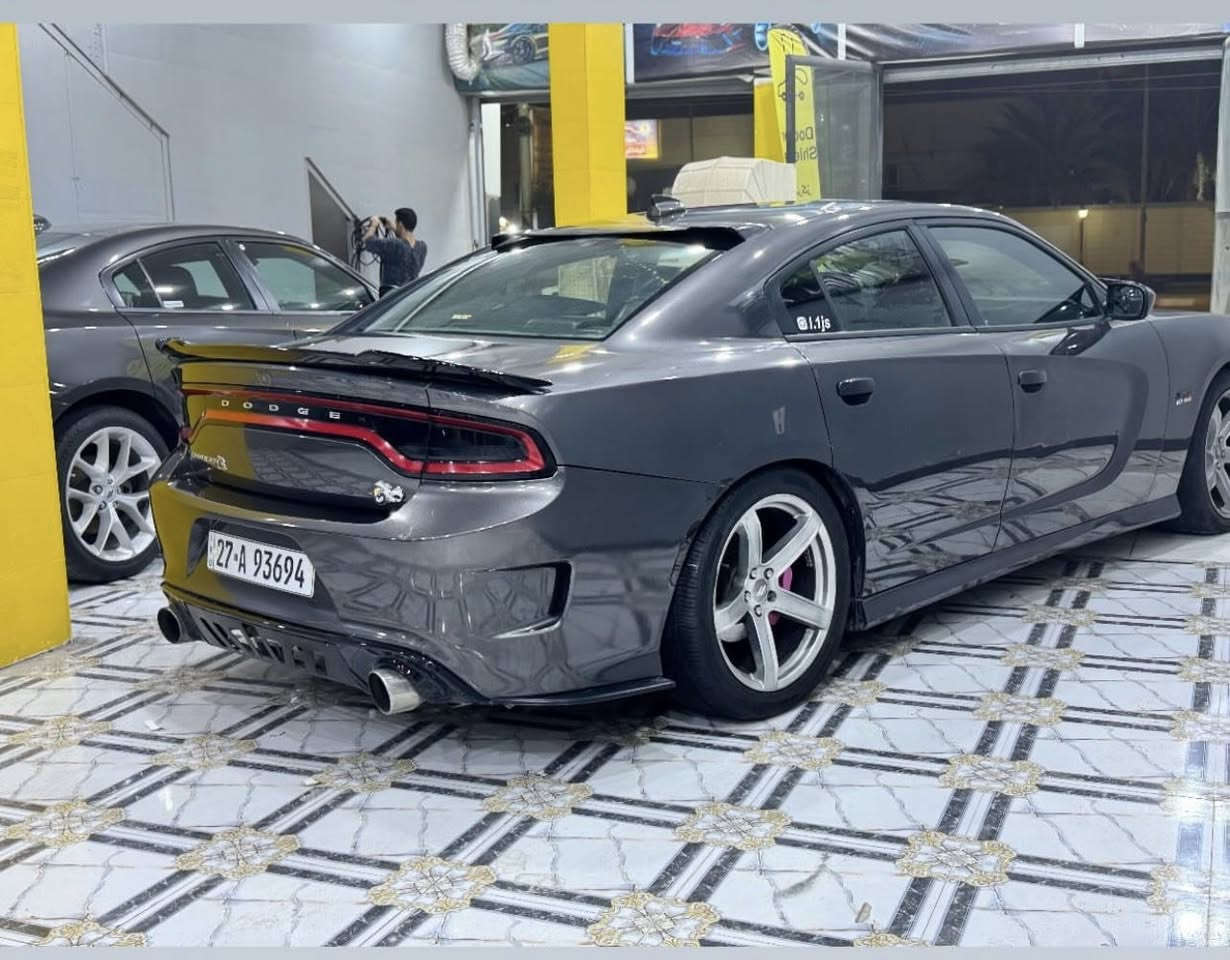 السلام عليكم 
جارجر Rt ماكس فول مواصفات فتحه 
v8 
السياره عليها اضافات هواي 
دباب سود صوت رعب 
برمجه فصله وفتح عقل 
لايت جديد وعليه اوركل متغير 
كت srt 
ثيماتsrt
بلكات شامبيون
شوتهn&k
وبيها بعد اضافات 
حادثها تبديل بنيد فقط 
السعر خاص 
07888 748 999
