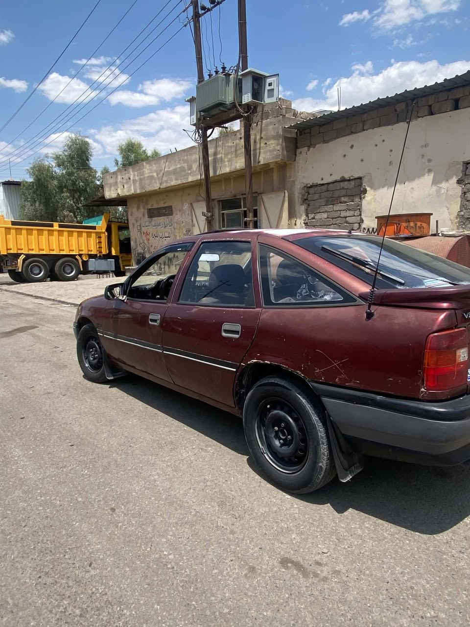 سلام عليكم أوبل فكترا 1991السياره بلا صبغ، فقط، دواير، السيارة، بسمي،شرط التحويل السياره كدام العين ماعايزها كلشي باتري جديد طخم أمامي خلفي كلو جديد عندك استفسار، اتصل ***********عنوان موصل اليمن
