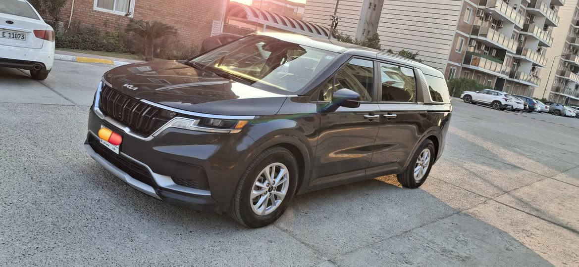 السلام عليكم
كيا كرنفال 2022 بغداد 
للمراوس مع موديل أحدث او تيوتا سينا 

المواصفات /بصمه كامره حساسات كشنات جلد كشن السائق كهرباء تدفئه بالكشنات شاشات تحكم ستيرن 3انظمة قياده توقف ذاتي اشاره بالمرايه رادار ابواب سلايت 
الضرر/باب سلايت وجاملغ خلفي جهة السكن وباب الجنطه بارد قليل 

عنوان السياره / بغداد 
للاستفسار/ ***********
