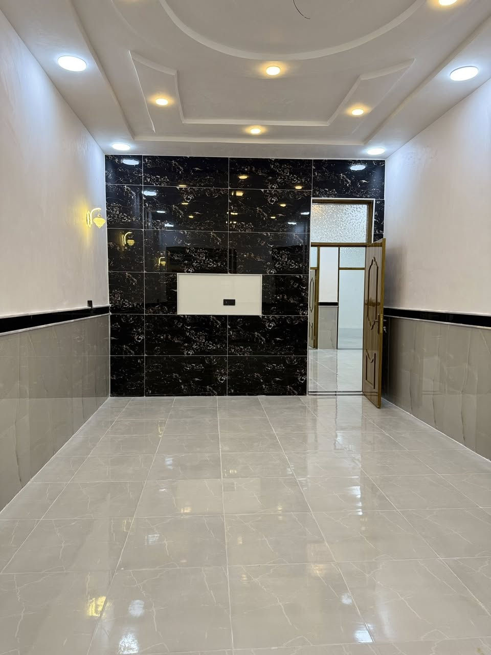 يا الله يا محمد يا علي الدار 🏠 للبيع المساحة 200 متر بناء 🔨 حديث درجة أولى في نهاوند الثالثة 3 قرب المدرسة الوارث لابتداية للا ستفسار وإلا تصال مباشر صاحب العقار ***********
