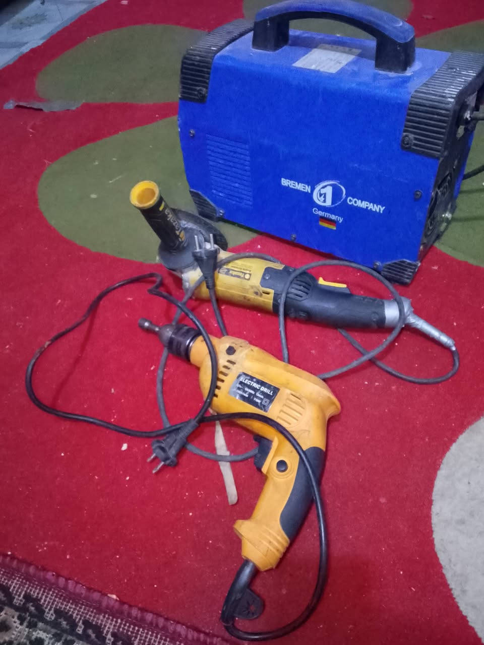 *********** السلام عليكم اغراض حداده للبيع الله شاهد ماكينه الماني
