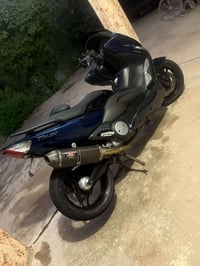 TMAX 2011 للبيع  دراجه كفاله عامه  ماشيه 23 الف حقيقي  عله صور المزاد ...