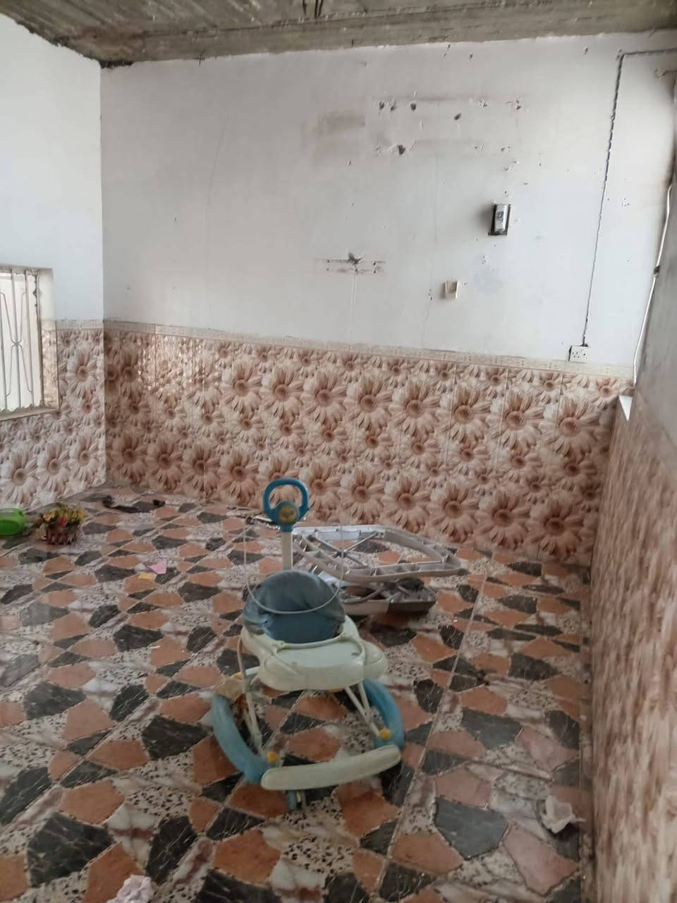 السلام عليكم مكتب عقارات الشمس  مقابيل المستشفى التركي !!!
                         بإدارة ((أحمد الگريطي))
                    
    ☎️***********
                        ☎️***********

 🏠دار للإيجار طابقين يحتوي على ثلاثة غرفه وكليدور وصاله ومطبخ ومجمع صحيات وكراج سياره 

⁦^⁠_⁠_⁠_⁠_⁠_⁠_⁠_⁠_⁠_⁠^⁩⁦(⁠✯⁠ᴗ⁠✯⁠)⁩⁦(⁠✯⁠ᴗ⁠✯⁠)⁩⁦^⁠_⁠_⁠_⁠_⁠_⁠_⁠_⁠_⁠_⁠^⁩

🌎 الموقع المهندسين قرب جامع زين العابدين 

⁦^⁠_⁠_⁠_⁠_⁠_⁠_⁠_⁠_⁠_⁠^⁩⁦(⁠✯⁠ᴗ⁠✯⁠)⁩⁦(⁠✯⁠ᴗ⁠✯⁠)⁩⁦^⁠_⁠_⁠_⁠_⁠_⁠_⁠_⁠_⁠_⁠^⁩

💸💰 قيمة الإيجار 325
