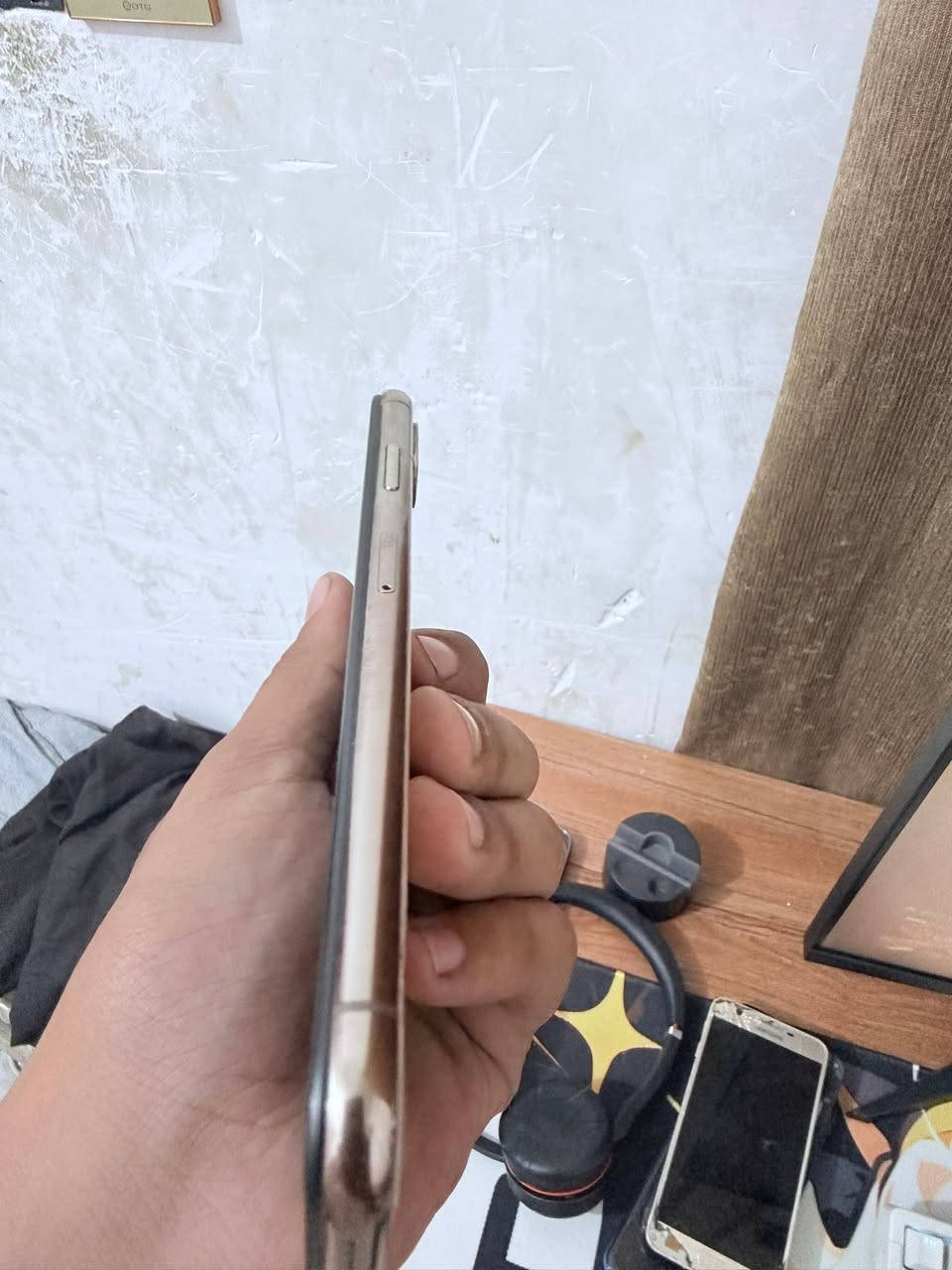 iPhone x s max الجهاز نضيف وحلو ذاكره لو 256 لو 512 ماعرف لان الجهاز قديم عندي وعايفه من 3 سنوات تقريباً وناسي رمزه ابيع هيچ ع وضعه ب100 وبي مجال للعلم كلشي شغال سيمكرت ونت وفيس ايدي يعني الحهاز بس تفتح رمزه وتشتغل بي و اكو طريقه الي يشتري اكله بيها ويروح لمركز صيانه يسوي تكلف 25 رقمي ***********
