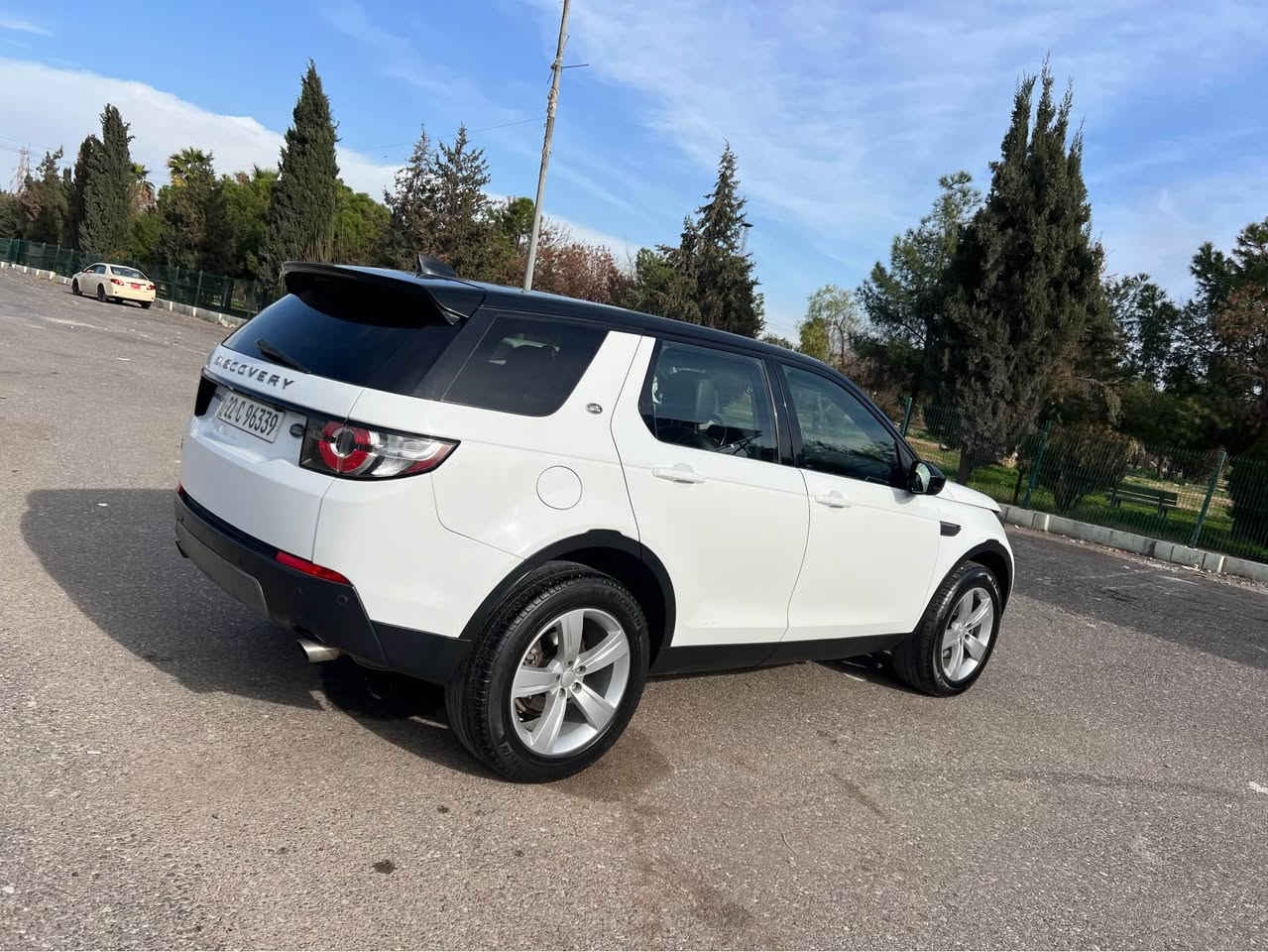 سلام عليكم 
Land Rover Discovery 2018 
فول مواصفات ١/١
سقف اسود 
٣ قطعة صبغ بدون دواخل بدون ارباك 
ماشي ٧٧ الف 
سيارة مابي نواقص 
مكان اربيل 
سعر ١٣٨ ورقة مجال 
رقم الهاتف ***********
واتساب موجود أربيل, العراق
