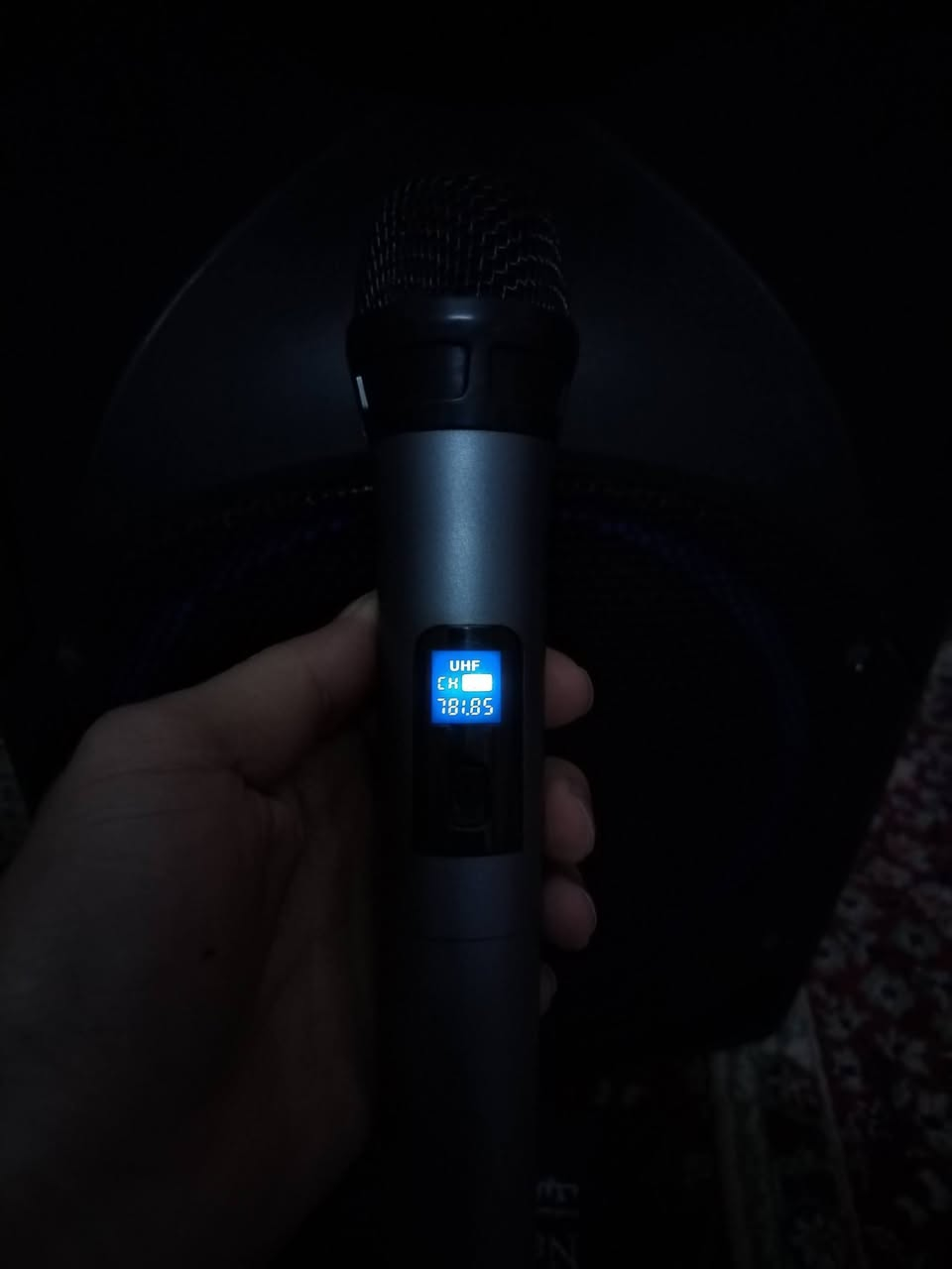 سلام عليكم جهاز كامل مكمل mb3  مع مايك ومكسر كامل بضهره موضح بل صوره  ما استخدمه غير مره والله ما بيها ساعه وطفيته صوته يخبل و ثكيل وتكدر تربط سماعات ويا ومايكات اضافيه عن طريق الفيشه او تكدر تربطه لاسلكي عل موجه . شغله وحده ماكو بس الكارتون شككو الجهال


**إذا كنت صاحب هذا الإعلان وتريد حذفه لأي سبب، رجاءا أرسل رسالة إلى الدعم الفني**