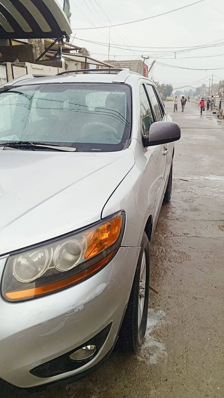 السلام عليكم سنتافي موديل ٧ حادثها جاملغ امامي سياره أمريكي ٥ راكب  سعرها ١١٠ وبلخدمه.. ***********    ما متواجد  ع النت اتصال ع الرقم  مكانها بغداد حسينية الراشديه..
