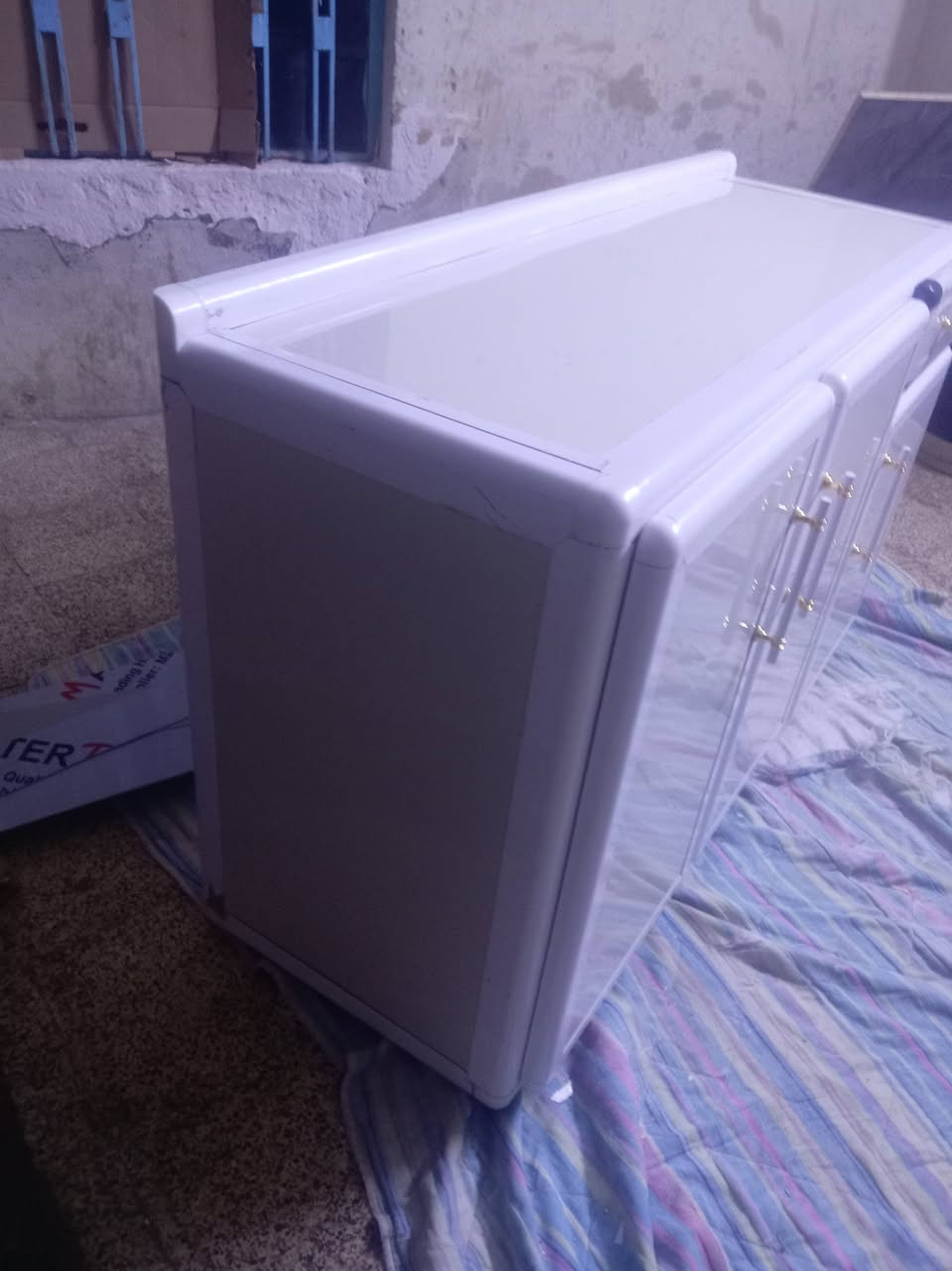 كاونتر للبيع اخو الجديد سعر١٣٠ بي مجال قليل مكان وادي حجر ***********
