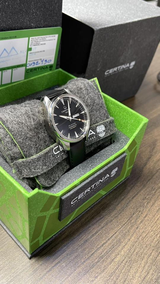 سيرتينا اوتماتيك دي ديت 
قياس ٤٠ كلاسيك 
جديدة 
كامل مرفقات 
٥٠٠ دولار 
***********
