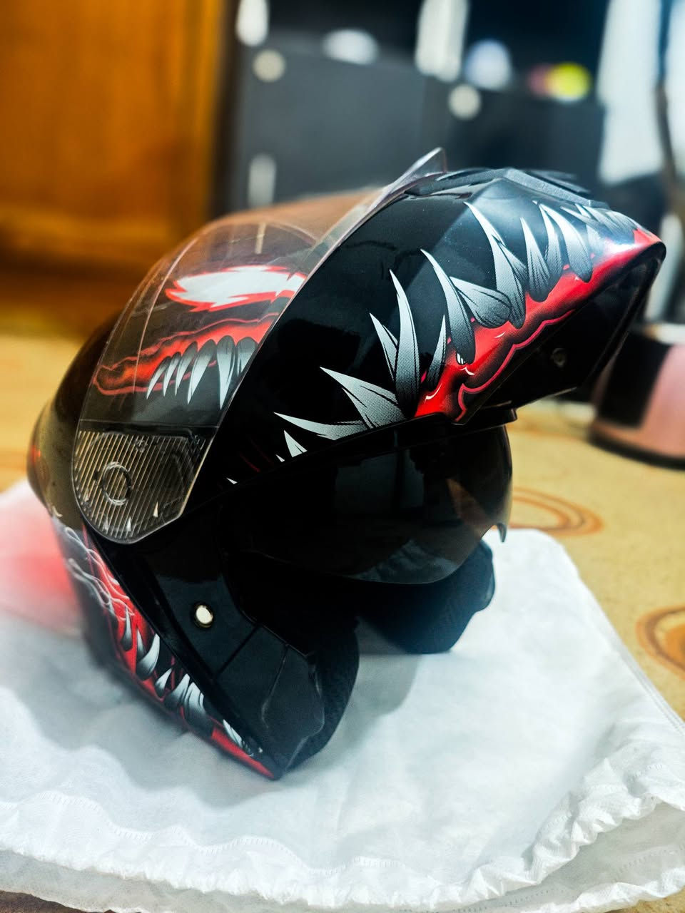 خوذة ماركة AXK Venom
اصلية

فچ قلاب

خفيفة 

قياس فري سايز 

لد احمر رماش خلفي

استخدام بسيط 

سعر 40,000 الف

عنواني الناصرية - الشوفة

***********
