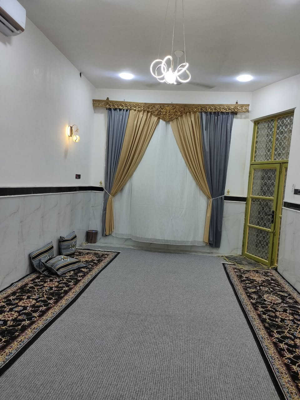 اللهم صلي على محمد وآل محمد 🌺
بيت البيع
بنيان درجه اولى

طابو سند 25

       ((  المساحه)) 

      (( 450 ركن )) 

     باني 200 باقي

         250ركن

مسلح صب كونكريت

تاريخ البناء  2025

الماجديه حجي حسن قرب الصفه القديمه

استقبال 8 ×4

مطبخ 4 × 5

صاله 8 × 4

غرفتين 5×4 
جراج سياره

على شارعين 15و10

واليريد لبيت وحده عادي

يرهم مراوس اذا بيت قاطين

للاستفسار اتصل 

وتساب

 ***********
