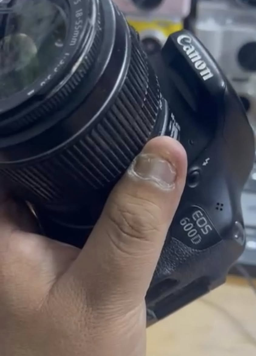 ‏كاميرا نيكون 5200 دي نظافة 99% مكاني بغداد السعر في الخاص ***********
