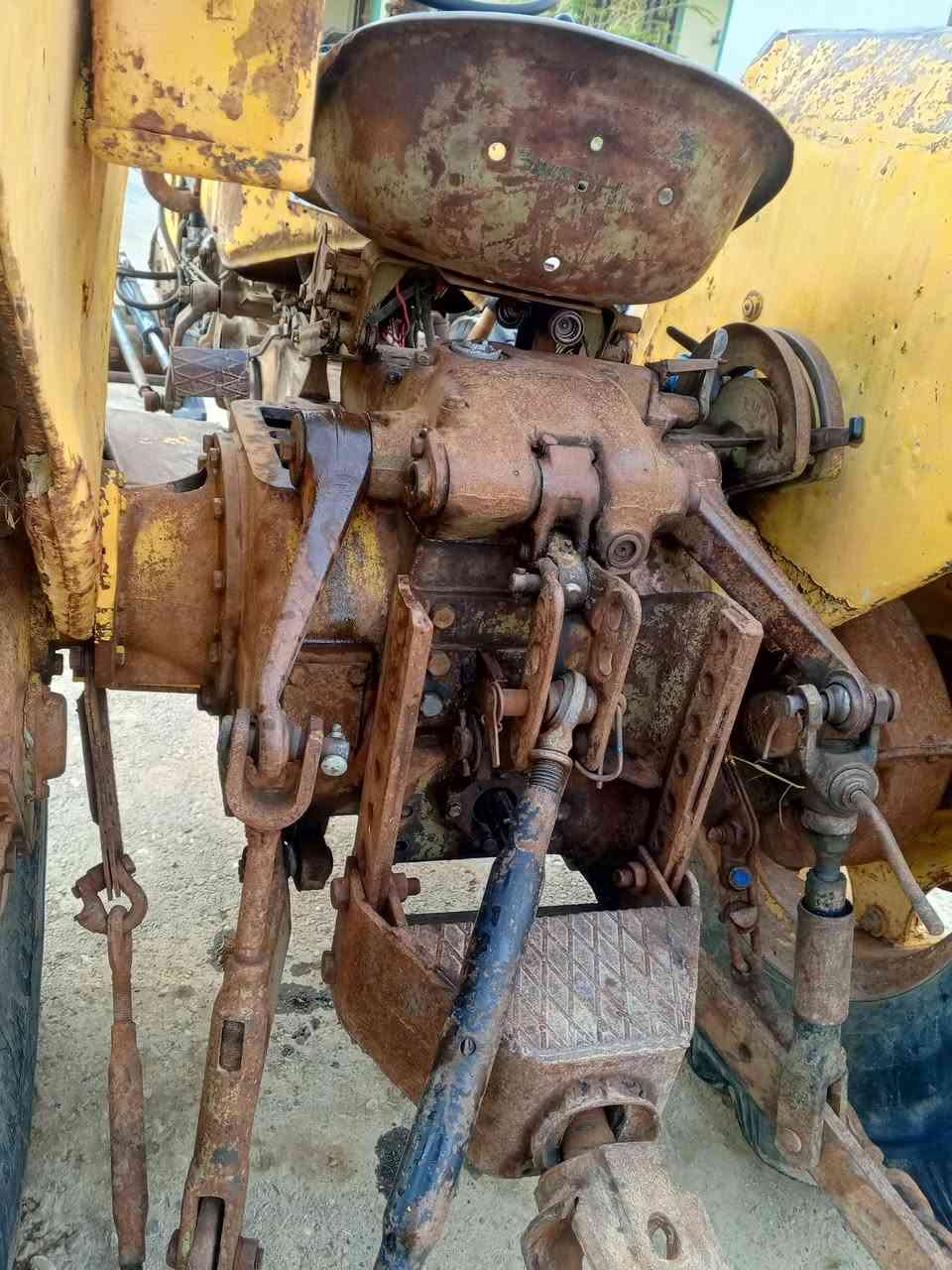 سلام عليكم لبيع عنتر موديل 89 سنويه ورقم بس بدون تحويل
مكينه مناقصها اي شي محرك لاتبخير ولاء تنغيص بم نوزل جديد كير هدروليك اكسل مكفولات تخم تأيرات تخم جديد 
كهربائيات شغاله متصرف عليها ربع جاهزه من كل النواحي 
عنوانها ديالى سعر 5 وبيهامجال حك الجيه ***********
