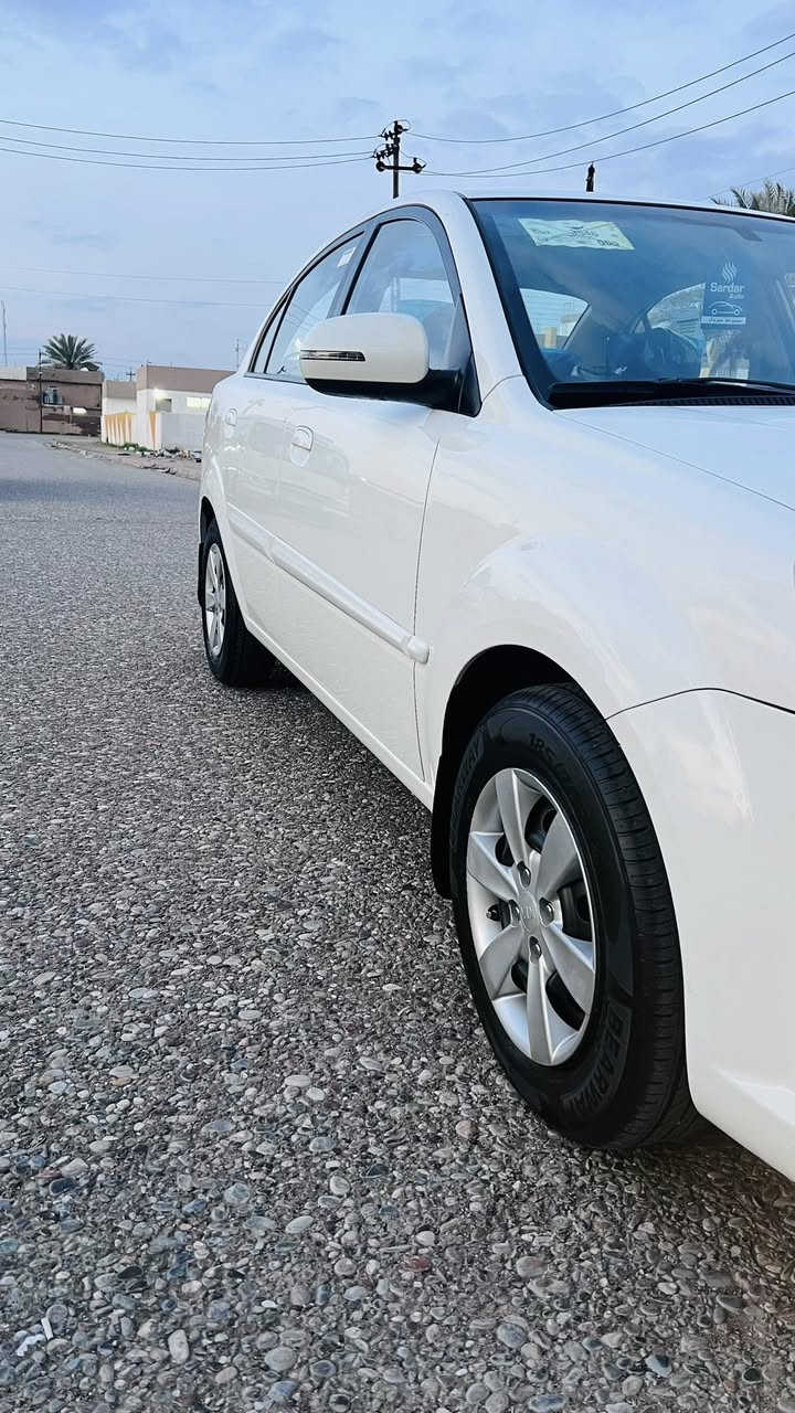 سلام عليم للبيع كيا ريو موديل 2012 خليجي محرك 1400 مفتوح درجة اولى كير محرك بالشرط لاصرف لابخار تدفئة تبريد ثلج تايرات جديدة وياله جديدة كلين تايتل بدون صبغ بي بارد حك 10 سنتيم ومايبين اصلا  سبير مانازل سنويه جديد  كله جاهز سعر 103 ومجال بسيط جدا مكاني كركوك للاستفسار اتصل على ***********
