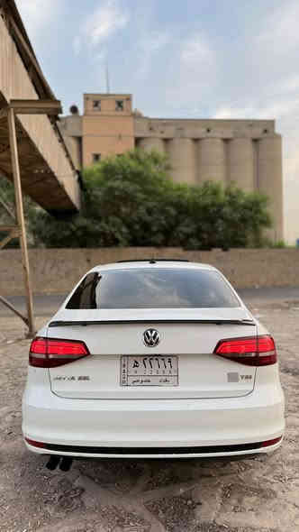 سلام عليكم 
جيتا 2016 SEL فول مواصفات 
مكينه 1.800 تيربو 
كير مكينه مكفولات 
داخل بيجي كشن تدفئه 
رادارات جانبي خلفي امامي 
ماسحات اوتو 
ليتات داينمك متحرك 
فتحت سقف 
ويل اصلي 17 تخم تاير جديد 
السياره عليها دعاميه GLI 
لد داخلي متحرك 14 قطعه 
حادث السياره هلال الجاملغ الخلفي او باب خلفيه مصبوغات  او بيها 3 قطع بارد بيها ايرباك فقط البرده اليمنه 
رقم بغداد مميز 
باقي السياره مكفول نقص السياره بس صدر امامي 
السعر 142 وبيها مجال 
مكان السياره بغداد الكرخ 
رقم ***********
