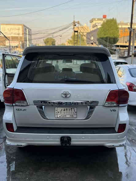 السلام عليكم 
لاندكروز 2013 ساز 
السياره بيها دعاميات صبغ وبيها جاملغ امامي ايسر بارد 
وصندوك بارد وبيها رصعات خفيفه 
وبيها كيس المحرك وكيس الكير مفتوح مسويلها ادامه 
ماشية 110 الف كيلو 
السياره مسويلها تغليف كامل ارضيات جلد ادامه كامله للكير والمكينة جاهزه على اخر حباية
سعرها:33 الف دولار وبيها مجال 
مكانها معارض النهضة شركة اللامي 
للاستفسار:***********
