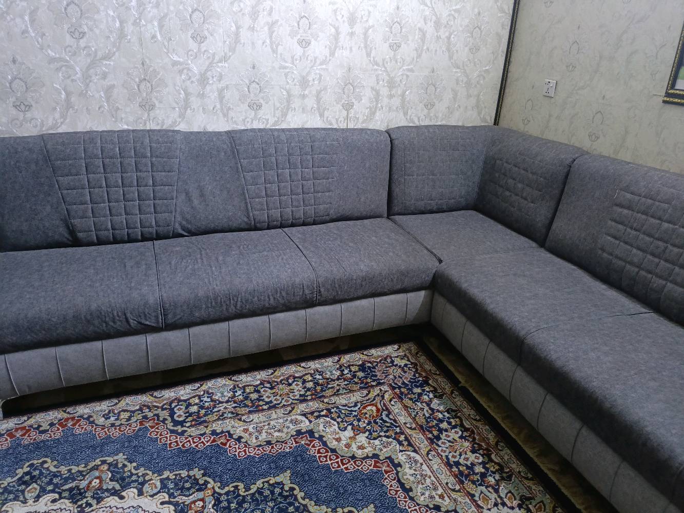 العنوان بغداد شارع الصحة
تخم قنفات كامل للبيع نضيف اخو الجديد 