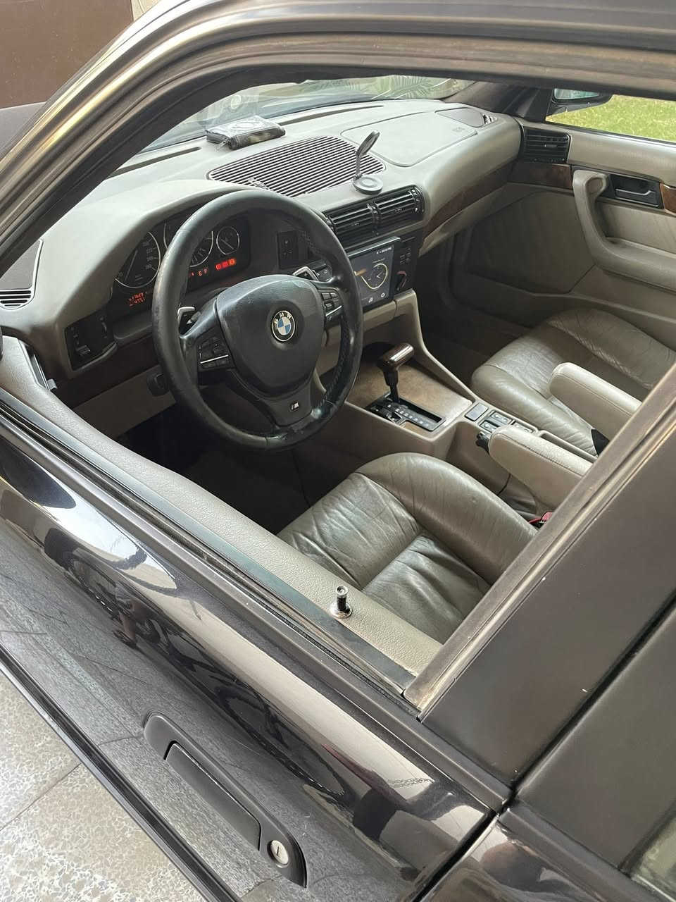السلام عليكم 
BMW E34 1991
للبيع 
مكينة مسكر عدله المرغوب 
وارد يابان السياره كير ومكينه  مكفولات مصبوغه عام صبغتهه حلوه عليهه كت M ولايتات زنون و سوارات 
بيهه ويل M قياس 17
غرفتهه من جوه جديده لون بيجي كراسي كهرباء طبعا  بيهه فتحه 
بك لايت سموك 
رقم بغداد الجديد السنويه بأسمي هزه جديده كامله مكمله 
السعره 86وبيهه مجال
مكانهه بغداد ***********
