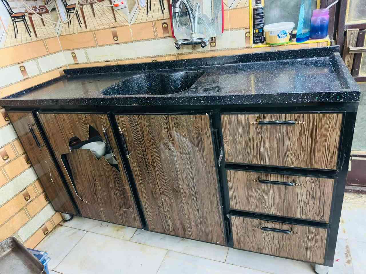 للبيع عنوان بغداد رقم ***********
