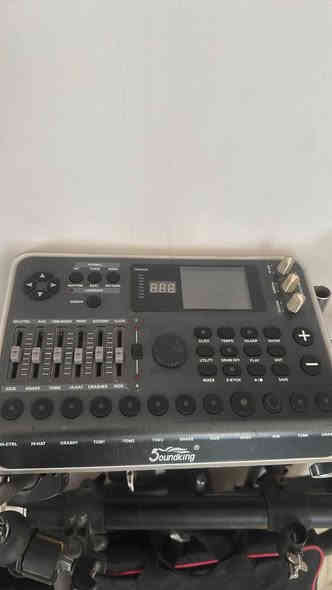 سلام عليكم عندي هذا درامز للبيع نظيف جدآ وشغال وصواته كلش حلوه سعرة 600  الف الشراي يتصل على هذا رقمي  *********** بغداد
