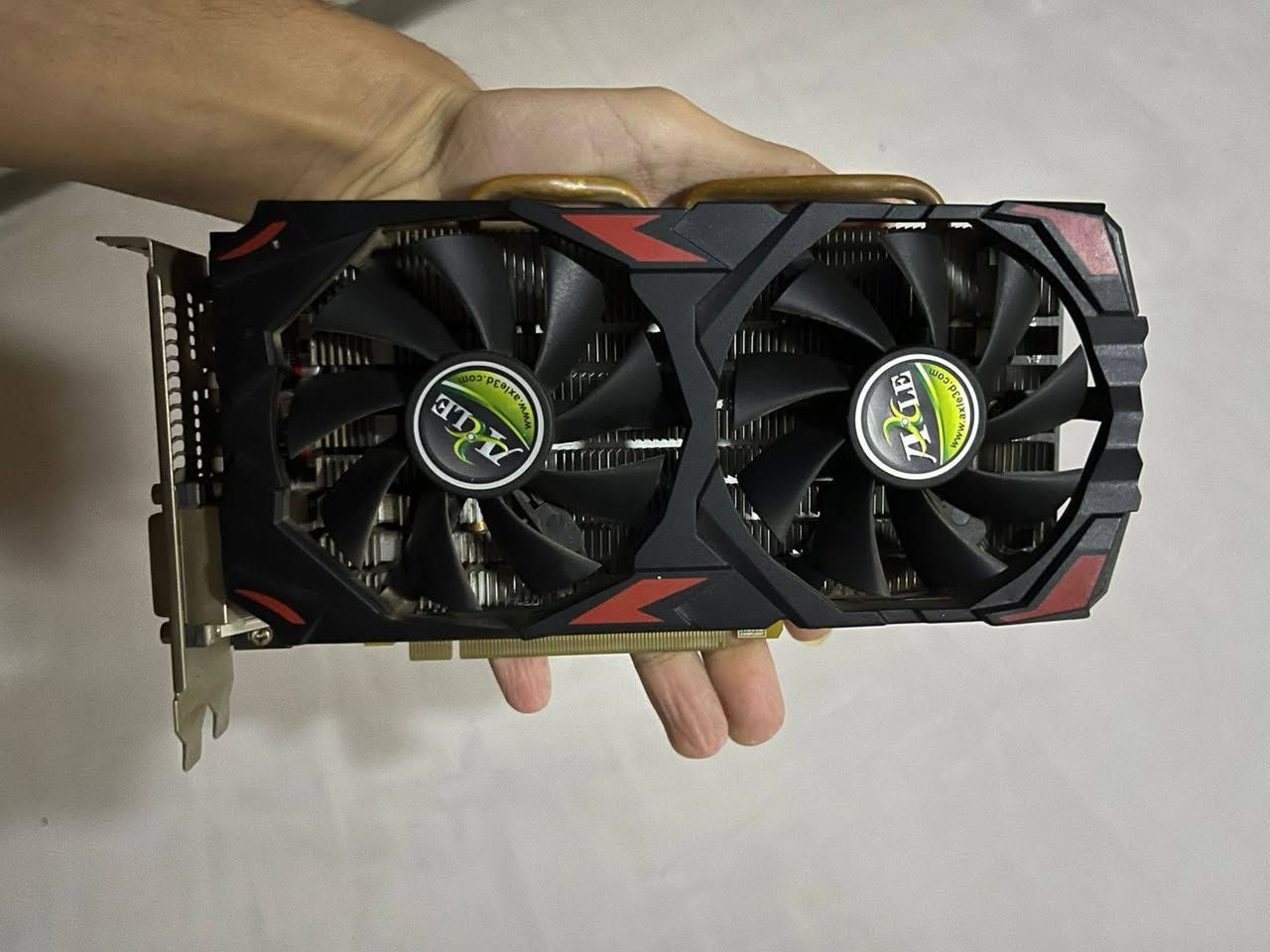 كيس فقط
كارت شاشه   GTX 1660 super 6GB + RX 580

معالج i7- 4770  3.40GH

 رام  كنك ستون 16 GB

بورسبلاي  650 msi 

ماذربورد ASUS  DDR3

كيس RGP  مع 6 فانات 

هارد ssd  128 مع تيرا ونص wd

السعر 350 مع كارت 1660

السعر 250 مع كارت RX580 

بكيفك الي يعجبك اخذه ويه الكيس

مكاني بغداد الدوره حي الصحه
***********
