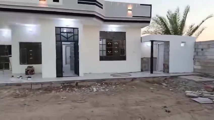 يا الله السلام عليكم بيت للبيع المساحة 400  م يتكون من هول واستقبال وغرف نوم 2 وصحيات ومطبخ بيت كامل مكمل  من كهربائيات سيراميك شغل كله درجة أولى 
الموقع / دلي عباس شروين ربع عبدالله خلف جامع المنصور 
للاستفسار الاتصال ع رقم ***********
