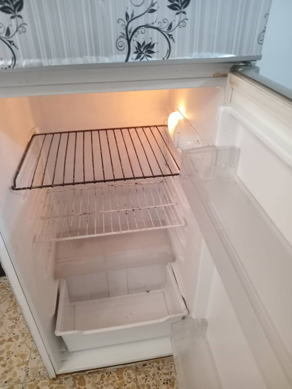 للبيع فريز مابي شي بس الجوه مو هلكد بروده 
سعر 60
مكان العريفيه


**إذا كنت صاحب هذا الإعلان وتريد حذفه لأي سبب، رجاءا أرسل رسالة إلى الدعم الفني**