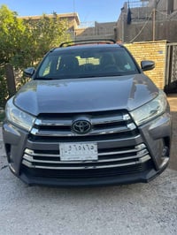 تويوتا هايلندر 2018 فول  VIP  اعلى مواصفات رادار نقطع عمياء مثبت سرعة ...