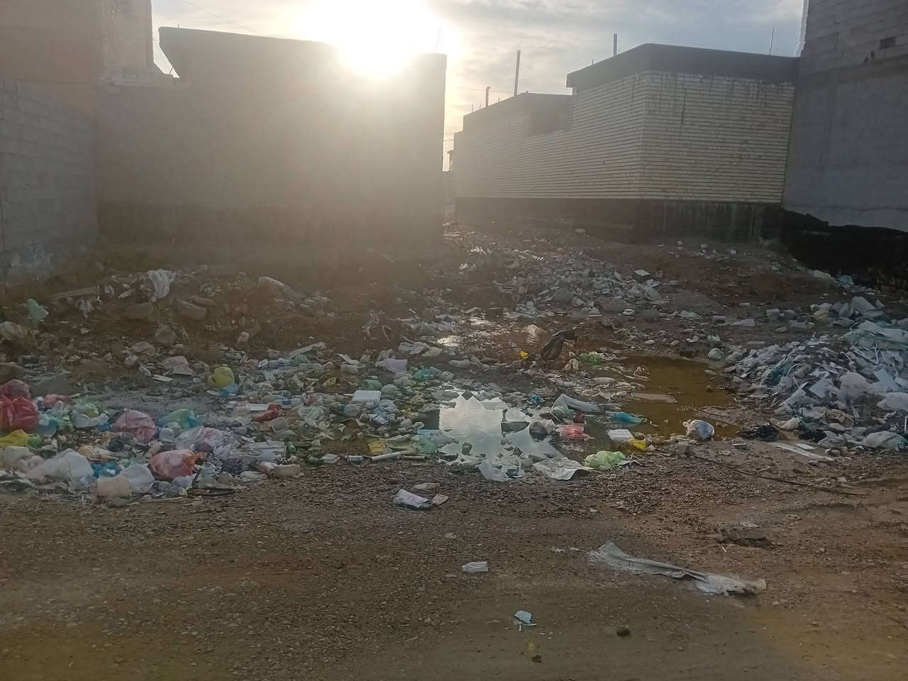 سلام عليكم قطعه ارض 200متر عل محيط قرب شارع البراري جسوم سعر 26 وبيه مجال الرقم الاستفسار ***********
