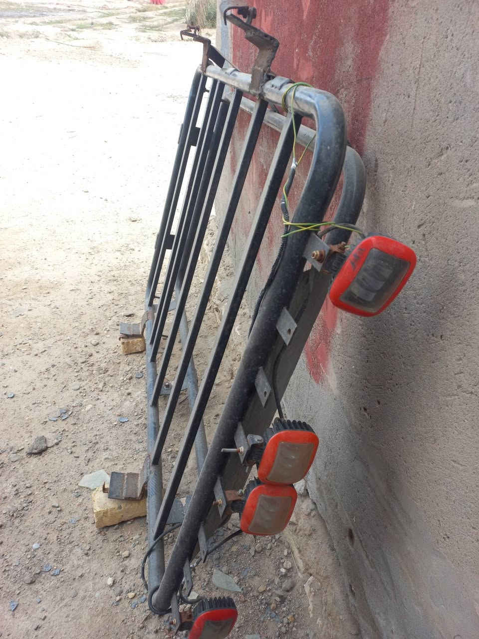 السلام عليكم  سيبايه+تخم تاير بالون+درع امامي للبيع ٣٥٠ الف الكل. ***********
