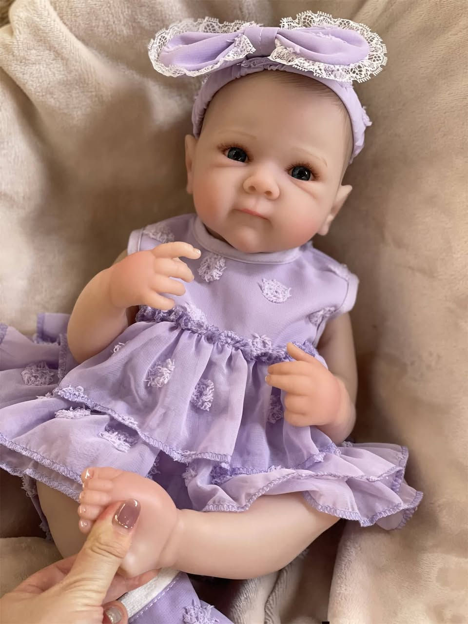 ✨ توفرت الآن لعابه بيبي سيلكون واقعية جداً ✨
👶 ملامح حقيقية 100%
👱🏻‍♀️ شعر طبيعي ناعم
👀 عيون زجاج لامعة تعطي شكل حيّ
📏 حجم كبير ومميز
🤍 ملمس ناعم جداً مثل بشرة الطفل
مناسبة للهدايا 🎁 ولعشاق الدمى الواقعية
📩 للحجز والاستفسار خاص


**إذا كنت صاحب هذا الإعلان وتريد حذفه لأي سبب، رجاءا أرسل رسالة إلى الدعم الفني**
