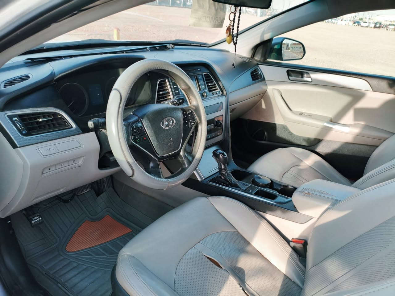 سوناتا مديل 15 وراد كندي داخله كفاله عامه هنا صار بيهه طخة بصيطة وبدلت بنيد بدون ضربة داخليه سياره جديده وجاهزة من كلشي مابيهه اي نقص محرك وكير وحداده وتبريد شرط الفحص سنويه جديد سعر 110 هاتف *********** عنوان بصرة
