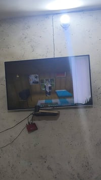 شاشه يحتاج تصليح حجمه ٥٠ سعرها قفل ٥٠ .للاتصال 07706288779