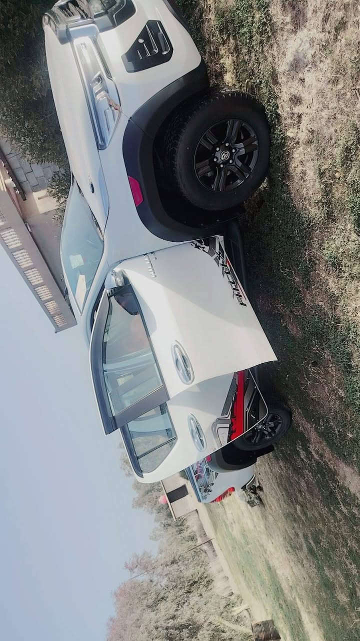 السلام عليكم هايلوكس موديل ٢٤ كفاله عامه ماشيه ٦٠ الف حقيقي رقم اربيل تحويل ثاني يوم مواصفات فول ومعروفه ماكو داعي اذكره السعر المطلوب ٣٩٥ ورقه وبيه مجال للشراي 
***********
