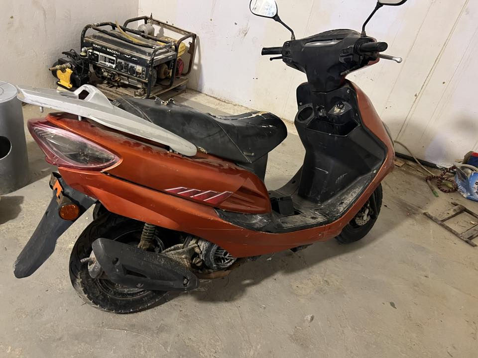 للبيع او مراوس بشحن دراجة اوتماتيك شغالة كاملة سعر 
250 وبيها مجال
مكان ديالى بلدروز ***********
