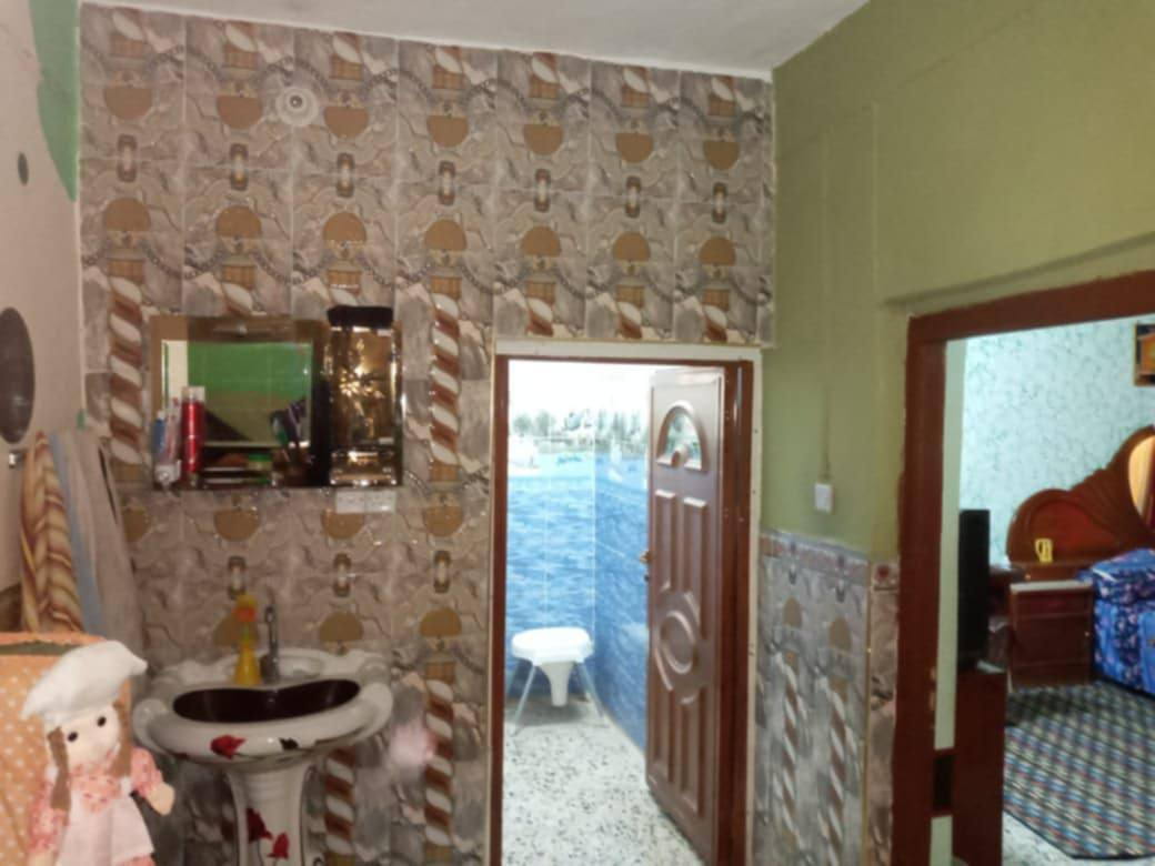 بيت للبيع 300.م للبيع الموقع بحي الشهداء
***********
