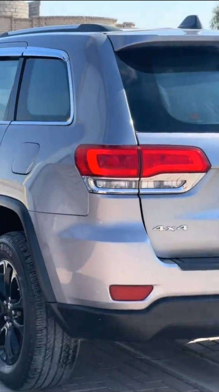 السلام عليكم ورحمة الله وبركاتة البيع او مراوس حسب القناعه جيب لاريدو موديل 2014 وارد أمريكي حادثه من امريكه جاملغ وبنيد ونصبغن وصار بيه الجاملغ الثاني الأمامي  توحيد لون ويه البجم السونار موجود بل منشور والمحرك والكير كفاله  سياره فول مواصفات الاخير كشن كهربائي وفتحه وصندوق كهربائي وجكات السياره وبعد اهوايه مواصفات ماشيه 200 السعر 190 وبيه مجال الشراي ورجاء لحد يعلق تعليق موحلو
مكان السياره الأنبار فلوجه الاستفسار عن الرقم ***********
مكلف بل نشر
