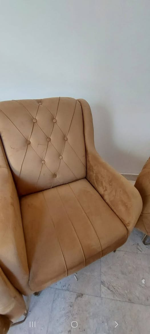 يوجد قنفات 4 قطع لون عسلي العنوان القنفات بغداد الاعلام مجاور مركز الشرطة الاستفسار الاتصال *********** او ***********
