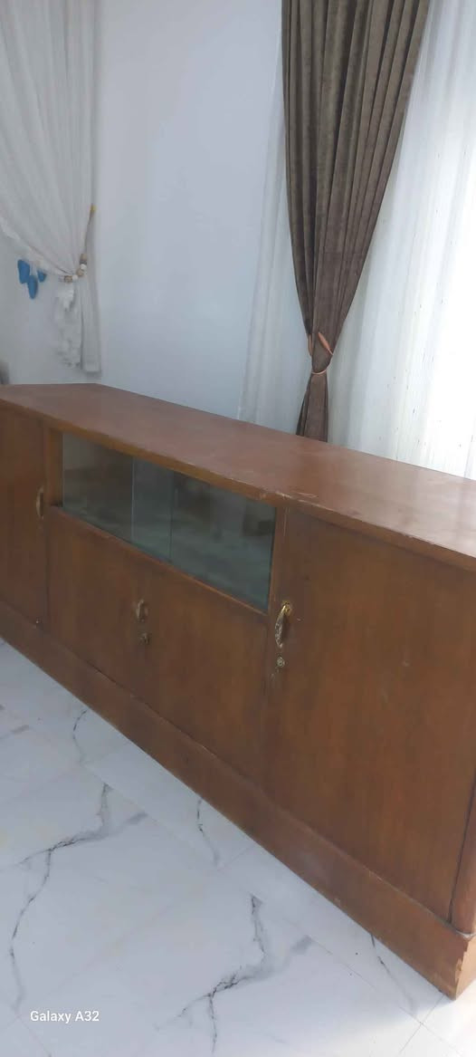 غراض بيت للبيع 
جلسة دواشك عدد ( ٦ )
كنتور بابين عدد ( ٢ ) 
منضد فراش 
سرير أطفال مزدوج
*********** Singapore
