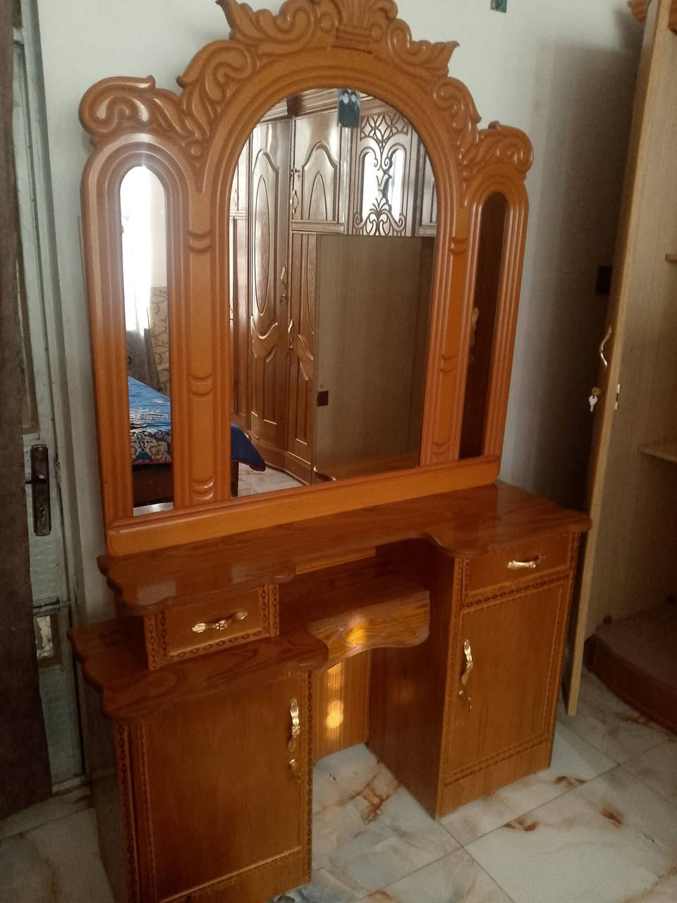 غرفه نوم للبيع اخت الجديده مامستا خدمه شي قليل تجي وتشوف بعينك سعر 900 وبيه مجال مكاني نهايت حي اور اي ستفسار خابر وتدلل *********** وتساب
