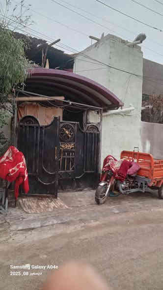 سلام عليكم بيت طابو ملك مساحه ١٥٠متر طابقين يتكون من غرفتين جوة وصاله وستقبال مطبخ وصحيات معه ٣غرف وفك وصحيات خارجيه وطارمه جوة كةنكريت فوك عكادة عنوان حيانيه شارع التاميم قرب مستوصف التاميم بيت نظيف سعر البيت ١١٠بي مجال قليل ***********
