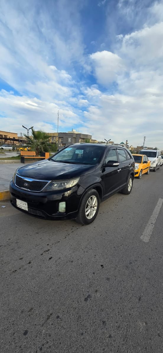 سورينتو موديل ١٥ امريكي
٤ سلندر و٥ راكب 
حادثها صبغ البنيد مع جاملق سرقه وتم توحيد اللون مع البنيد

خشم البنيد فقط حادثها
سعرها 130 وبيها مجال 
الهاتف 
***********
